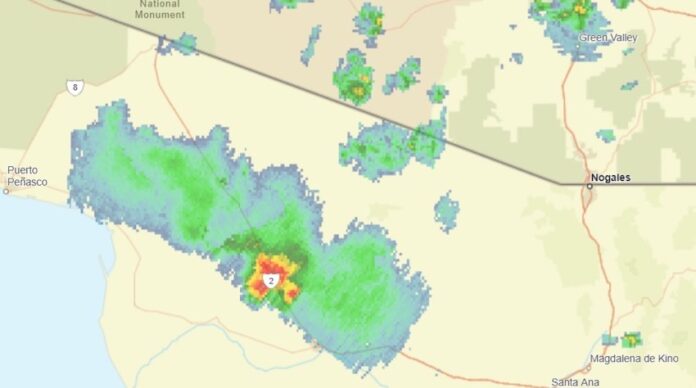 Esperan lluvia intensa en corredor Sonoyta-Caborca; Protección Civil del Estado recomienda a automovilistas extremar precaución.