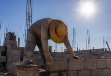 Exhortan a los hombres a protegerse del calor por mayor riesgo de afectaciones