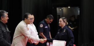 Reconoce Ayuntamiento a Bomberos
