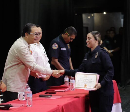 Reconoce Ayuntamiento a Bomberos