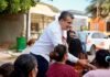 Ramón Flores mantiene cercanía con vecinos de la colonia 13 de Julio