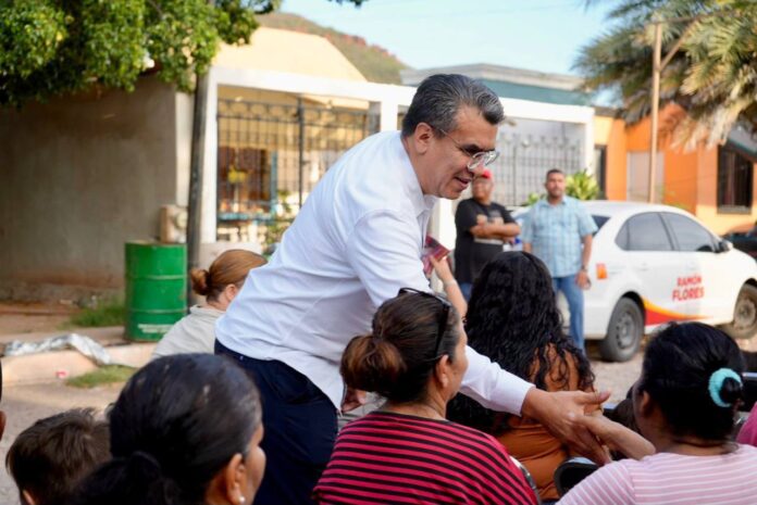 Ramón Flores mantiene cercanía con vecinos de la colonia 13 de Julio y da seguimiento a sus solicitudes.