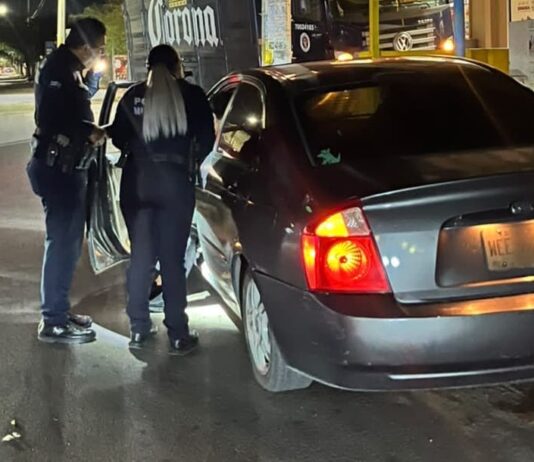 Auxilia Policía Municipal a niña picada por alacrán