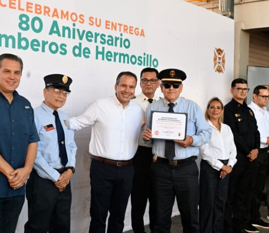 Reconoce Toño Astiazarán a fundadores del Departamento de Bomberos por su labor a favor de hermosillenses
