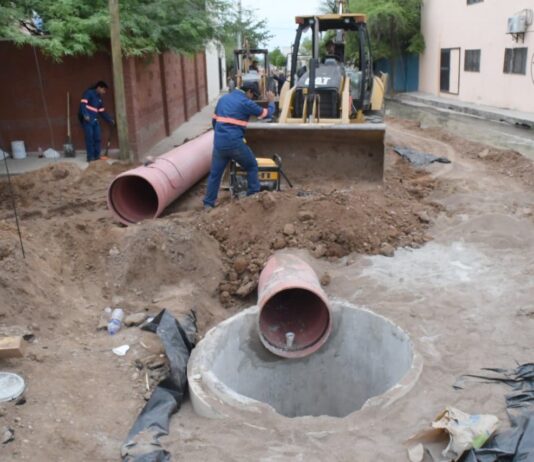 Avanza Aguah trabajos de rehabilitación de colector sanitario en El Sahuaro