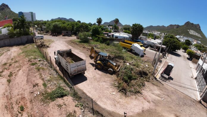Concluye Ayuntamiento jornada integral de limpieza en la colonia Las Quintas; se retiraron 120 toneladas de basura, escombros y otros residuos.