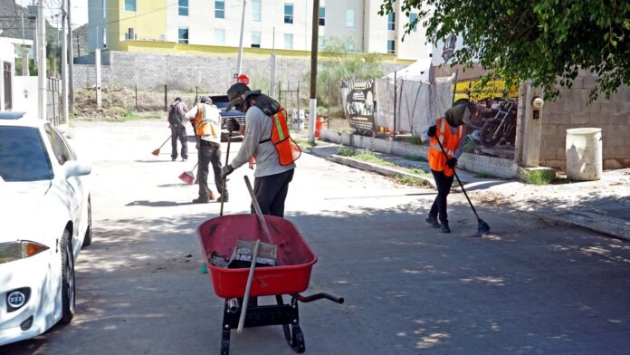 Lleva Ayuntamiento jornada integral de limpieza a Las Quintas; en seguimiento a las acciones de mejoramiento urbano de los espacios públicos.