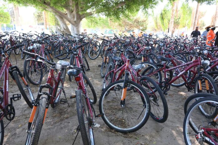 Entregan 130 bicicletas para apoyar la movilidad en el puerto, como parte del programa “En Bici”.