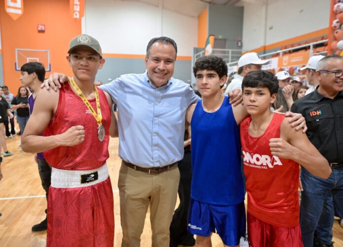 Apoya Toño Astiazarán a talentos deportivos con más de un millón de pesos en equipo de entrenamiento; beneficiará a promotores y promotoras deportivas de distintos sectores de Hermosillo, con artículos para disciplinas como futbol, básquetbol, voleibol, béisbol, boxeo y tenis.