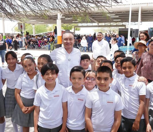 Arranca Durazo de manera exitosa ciclo escolar con entrega de uniformes y libros de texto gratuitos