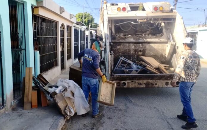 Invita Gobierno de Hermosillo al descacharre en la colonia San Luis; con ello estarán eliminando condiciones propicias para la proliferación de insectos que son vectores en la transmisión de dengue, zika, chicungunya y ricketssia.