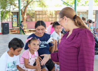 Entrega Ayuntamiento más de 450 mochilas y paquetes de útiles escolares en las comunidades rurales