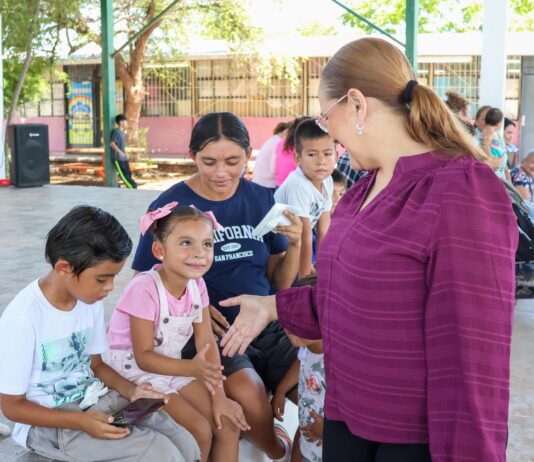 Entrega Ayuntamiento más de 450 mochilas y paquetes de útiles escolares en las comunidades rurales