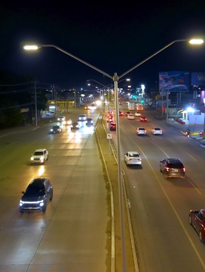 Avanza Toño Astiazarán con segunda etapa de telegestión del alumbrado público en 12 bulevares de Hermosillo; en sistema inteligente que permitirá ampliar el monitoreo remoto de luminarias tras los resultados obtenidos en el Solidaridad y Ganaderos.
