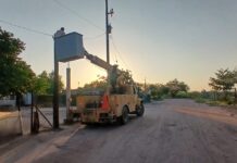 Continúan trabajos de reparación de alumbrado público en comunidades del valle
