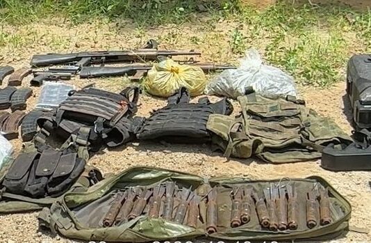 Aseguran armas, cartuchos, artefactos explosivos improvisados y droga