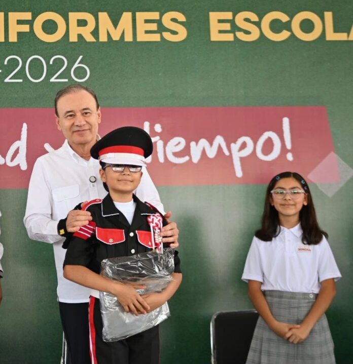 Entrega Gobernador Durazo más de 35 mil uniformes gratuitos en Cajeme antes del inicio de ciclo escolar; el proceso es ágil y ordenado, por lo que el mandatario exhortó a acudir a recoger las prendas para que el alumnado inicie el nuevo ciclo escolar con uniforme nuevo y de buena calidad.