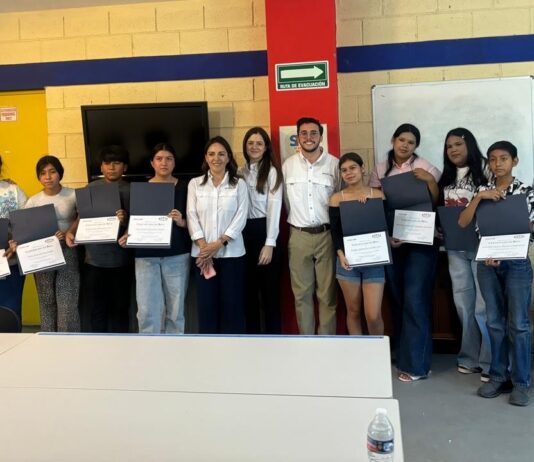 Estudiantes guaymenses reciben patrocinio para útiles escolares y que puedan continuar sus estudios