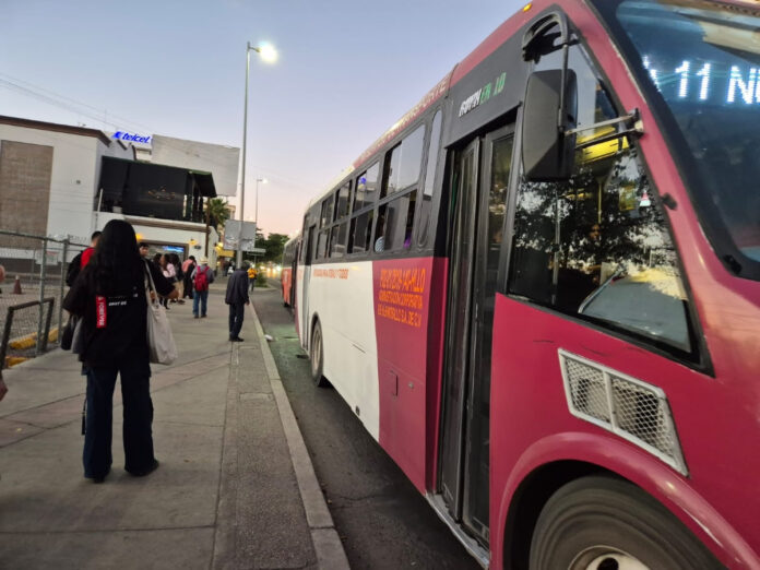 Incrementan servicio de transporte público con regreso a clases de la Unison; a partir de este lunes 10 de agosto, circularán 343 unidades en Hermosillo ante el incremento esperado en la demanda por el regreso de la comunidad universitaria; estudiantes contarán con 2 pasajes gratuitos al día.