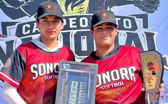 : Triunfan estudiantes sonorenses en Campeonato Nacional de Softbol; Luis Arturo Barragán Luján y Jesús Francisco Espinoza Vega, del Cecyte Santa Ana.