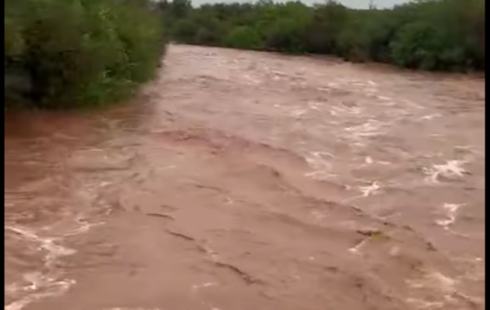 Lluvias dejan afectaciones menores en las últimas horas; provocaron importantes escurrimientos durante la tarde y noche de ayer lunes.