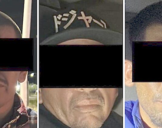 Caen tres sujetos con armas de fuego