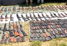 Aseguran arsenal oculto bajo tierra