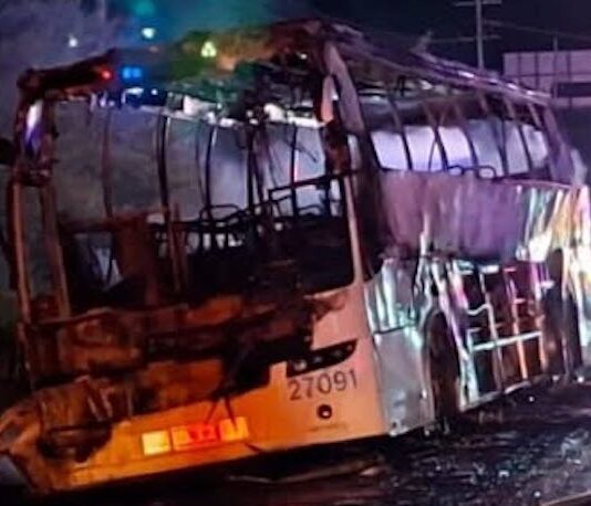 Se incendia autobús de pasajeros en la Mazatlán-Culiacán