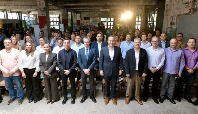 Toño Astiazarán junto a HCV y empresarios apoya con capital semilla a emprendedores en innovación; la firma de colaboración impulsará nuevas oportunidades para la industria de semiconductores y otras tecnologías.