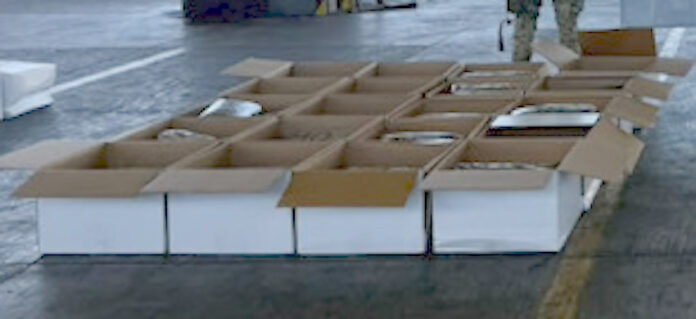 #Tijuana: Cae trailero transportando una tonelada de metanfetamina y fentanilo; droga que iba oculta en cajas de cartón, y puesta al descubierto por un binomio canino.