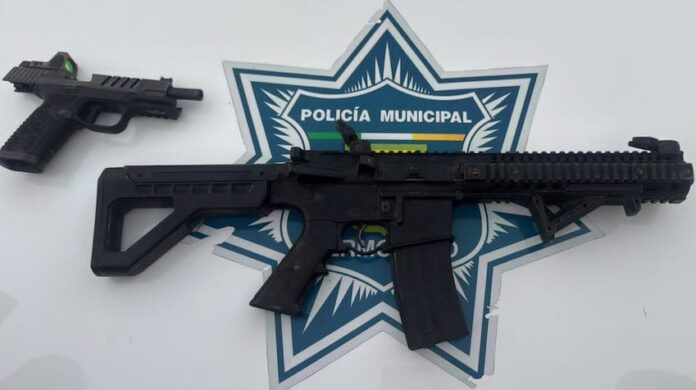 Aseguran armas de grueso calibre a objetivos prioritarios; en operativos se incautó 186 dosis de narcótico y 15 objetos punzocortantes.