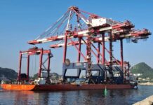 Ya navegan rumbo a Guaymas las dos grandes grúas portuarias