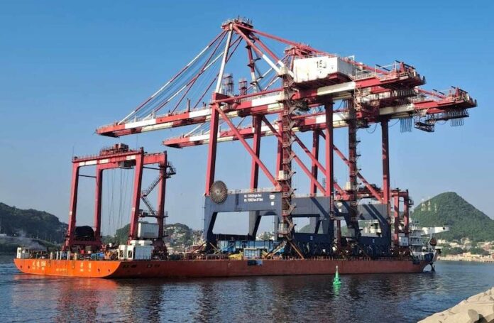 Ya navegan rumbo a Guaymas las dos grandes grúas portuarias; salieron de Manzanillo, y estarían llegando al recinto portuario local el próximo día miércoles.