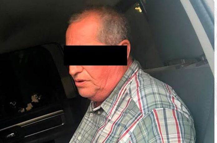 Acusado de maltrato animal; jalaba a un canino amarrado del cuello en una cuatrimoto; fue detenido tras la difusión de un video en redes sociales que permitió identificarlo.