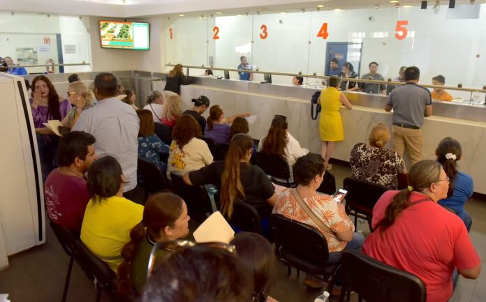 Fortalece Hermosillo sus finanzas y alcanza máxima calificación crediticia; la administración de Antonio Astiazarán obtuvo una mejora en la calificación crediticia del municipio y la máxima evaluación para dos créditos, resultados que reflejan mayor recaudación, menor endeudamiento y disciplina en el manejo de los recursos públicos.