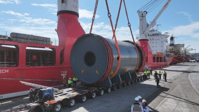 #Guaymas: Descarga de pieza de 114 toneladas muestra capacidad logística del puerto, para atender operaciones que requieren infraestructura, equipo especializado y personal capacitado para el manejo de cargas de gran peso y dimensiones.