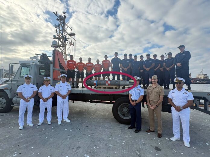 Marina entrega a EE. UU. torpedo de prácticas localizado en costas de Baja California; operativo binacional de seguridad marítima.