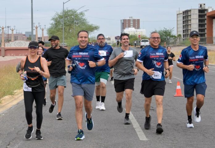 Reconoce Toño Astiazarán labor de Cruz Roja durante carrera “Todo México Salvando Vidas”; el presidente municipal convivió con cientos de participantes que se sumaron a la séptima edición de esta carrera con causa en Hermosillo.