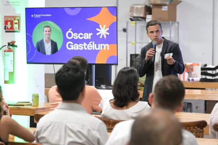 Fortalece Ayuntamiento de Hermosillo ecosistema emprendedor con respaldo a jóvenes de Future Founders Academy; Oscar Gastélum, director de la AMDE, destacó que el impulso al emprendimiento genera oportunidades, empleos y beneficios para las comunidades.