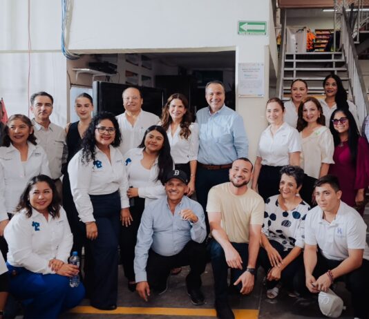 Apoyan Toño Astiazarán y Patty Ruibal a 88 asociaciones altruistas con paneles solares para ahorro de luz