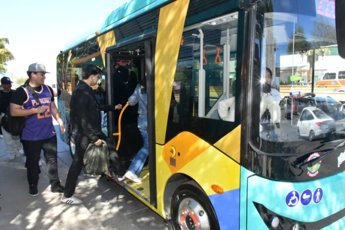 Impulsa Toño Astiazarán transporte eléctrico gratuito para más de 2 mil 500 estudiantes con H Bus; forma parte de las acciones para incorporar soluciones sustentables a las y los hermosillenses.