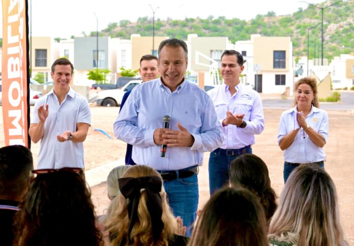 Inicia Toño Astiazarán nueva etapa de vivienda social y sustentable con Sello H en Quinta Esmeralda; serán 109 casas económicas equipadas con paneles solares, diseño adecuado al clima y medidores ultrasónicos.