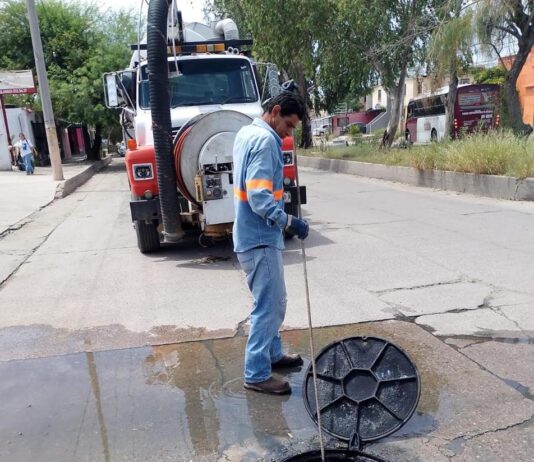 Llama AguaH a evitar tirar basura y residuos en calles y alcantarillas
