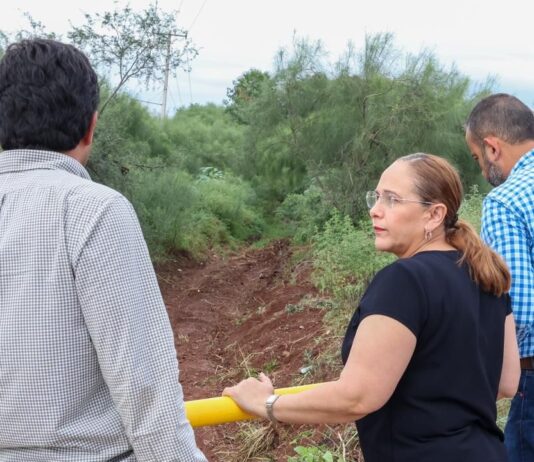 Supervisa Karla Córdova González limpieza de arroyos y drenes pluviales