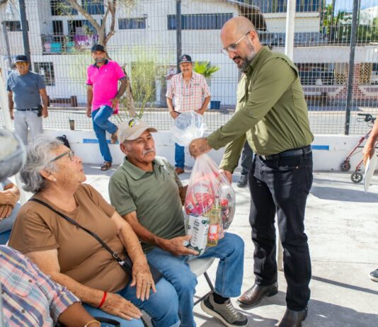 Entregan apoyos alimentarios a pescadores ribereños