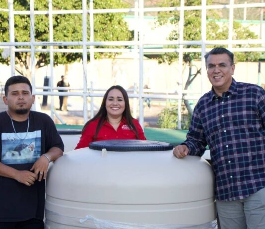 Ramón Flores impulsa gestión de tinacos mediante programa de subsidio en Guaymas