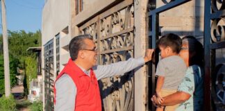 Ramón Flores recorre Colinas del Sol y escucha las necesidades de sus vecinos