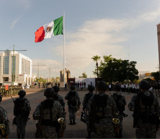 Gobierno de Sonora inicia el mes patrio con honores a la Bandera