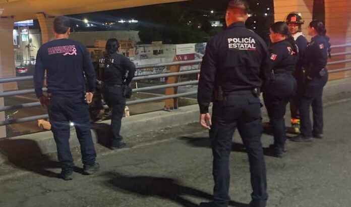#Hermosillo: Policías estatales rescatan a un hombre en el Puente ‘El Gallo’; de 42 años de edad, dijo tener muchos problemas, y que nadie lo ayudaba.