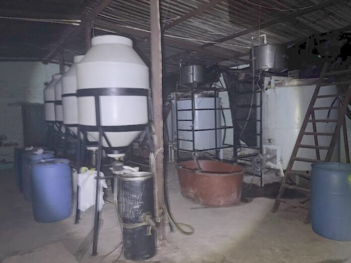 Confiscan cocaína y equipo para el almacenamiento de droga; resultado del cateo en un inmueble de parte de autoridades de los tres niveles de gobierno.